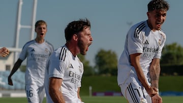 Jaime Barroso celebra el gol de la victoria del Juvenil del Real Madrid en la Youth League contra el Marsella.