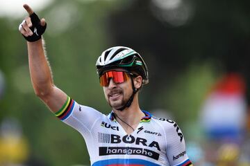 Peter Sagan celebra la victoria en la meta de Longwy.