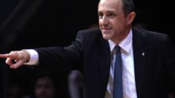 Ettore Messina se reúne con Valdano en las oficinas del Santiago Bernabéu