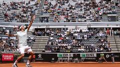 Thiem sobrevive a Isner y pisa sus cuartas semifinales seguidas