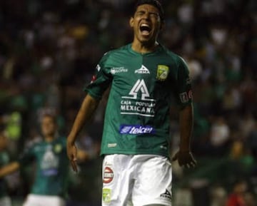 El volante izquierdo llegó a León en el 2009 donde no tuvo mucha participación y fue prestado a DC United y Alianza equipo que compro su carta. El jugador salvadoreño se retiró con L.A. Firpo.