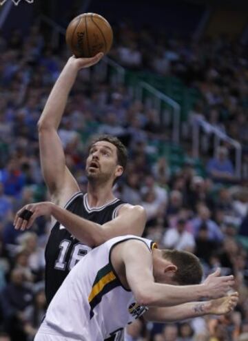 Pau Gasol en el ¨²ltimo partido de la temporada regular de 2017 consigui¨® ante los Utah Jazz llegar a los 20.000 puntos en su carrera NBA, el segundo europeo en conseguirlo tras Dirk Nowitzki.