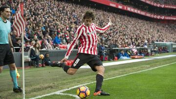 Iturraspe saca de esquina durante el Athletic-Atl&eacute;tico de Madrid de Liga Santander. 