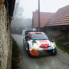 Rovanpera se va bajo la lluvia