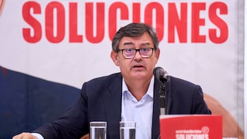 Javier Gonz¨¢lez presenta su candidatura e impugna las elecciones