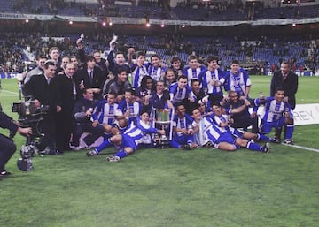 El 6 de marzo de 2002 el Real Madrid celebraba sus 100 años de existencia y jugaba en el Santiago Bernabéu la final de la Copa del Rey ante el Deportivo de La Coruña. La fiesta estaba preparada por todo lo alto para celebrar la onomástica con un título, pero gallegos aguaron los festejos de la de la rutilante pléyade de estrellas blancas lideradas por Zidane, Raúl, Roberto Carlos o Figo con un sonadísimo triunfo que dio la vuelta al mundo y por el que muy pocos apostaban, gracias a los goles de Sergio y Tristán frente al solitario de Raúl.