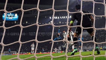 0-2. Cristiano Ronaldo marc¨® de chilena un gol de ¨¦poca.