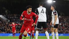 El futbolista colombiano levanta la mano y vuelve a desmotrar que, ante la ausencia de Mohamed Salah, puede ser el hombre desequilibrante para el ataque de Klopp.