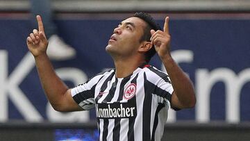 Frankfurt's Mexican midfielder Marco Fabian celebrates after scoring the 2-1 during the German first division Bundesliga football match of Eintracht Frankfurt vs Bayer 04 Leverkusen in Frankfurt am Main, western Germany, on September 17, 2016. / AFP PHOTO / DANIEL ROLAND / RESTRICTIONS: DURING MATCH TIME: DFL RULES TO LIMIT THE ONLINE USAGE TO 15 PICTURES PER MATCH AND FORBID IMAGE SEQUENCES TO SIMULATE VIDEO. == RESTRICTED TO EDITORIAL USE == FOR FURTHER QUERIES PLEASE CONTACT DFL DIRECTLY AT + 49 69 650050