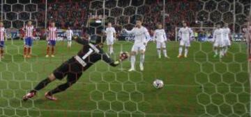 0-2. Cristiano Ronaldo anota el segundo gol de penalti.