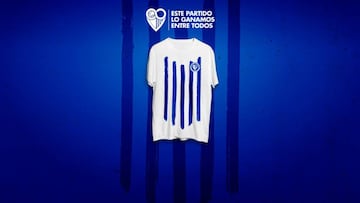 Imagen de la camiseta solidaria dise&ntilde;ada por la Fundaci&oacute;n M&aacute;laga CF.