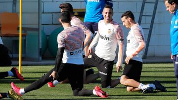 Rodrigo, con Florenzi, en la sesi&oacute;n de este viernes. 