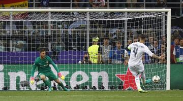 Real Madrid-Atlético de Madrid 1-1 (5-3 en la tanda de penaltis). En la foto, Sergio Ramos marca en la tanda de penaltis el 4-3.