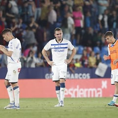Aprobados y suspensos del Alavés: crónica de un descenso anunciado