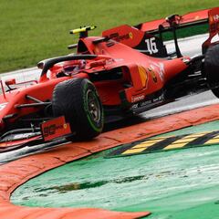 Leclerc manda, la lluvia también