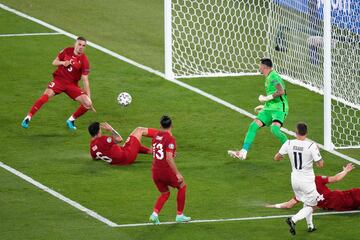 0-1. Merih Demiral marca en propia puerta el tanto de la selección italiana.