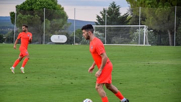 Jacobo Gonz¨¢lez, jugador del Andorra, durante un amistoso de pretemporada.