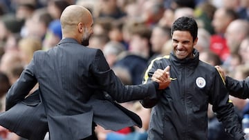 Arteta llegó al entrenamiento del City cubriéndose la ceja