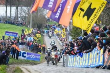 Es una de las cinco pruebas conocidas como ‘Monumentos del Ciclismo’, junto a la Milán-San Remo, la París-Roubaix, la Lieja-Bastoña-Lieja e Il Lombardía. Recorre de cabo a rabo el Flandes belga, un terreno mayoritariamente llano, y fue considerada como una de las pruebas de la extinta Copa del Mundo de Ciclismo. Se corre a finales de marzo y principios de abril y el ganador de la edición de 2017 fue el belga Philippe Gilbert.
