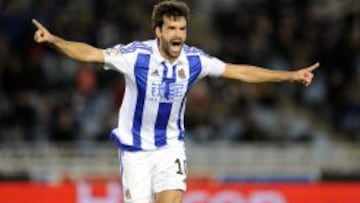 Xabi Prieto celebra el primer tanto del partido.