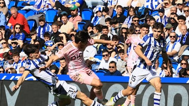 Jon Martín y Pablo Marín en el partido que la Real Sociedad disputó contra el Oviedo en Anoeta.