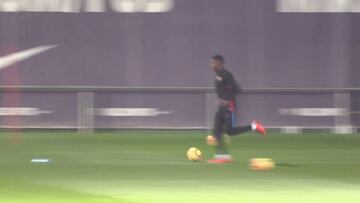 Dembélé sigue su puesta a punto y ya toca balón