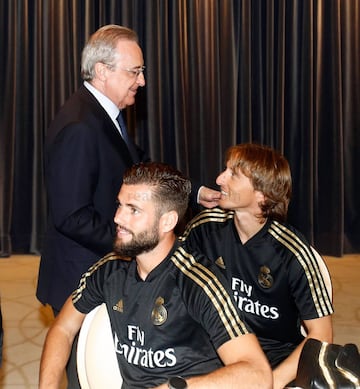 Nacho y Modric junto al presidente. 