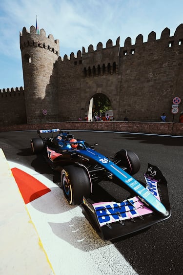 Esteban Ocon durante el Gran Premio de Azerbaiyán.