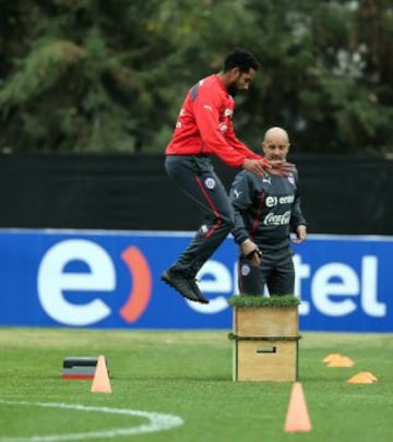 José Rojas, Johnny Herrera, Marco Medel, Juan Cornejo, Jean Beausejour y Paulo Garcés son los jugadores que iniciaron la preparación a la Copa América.