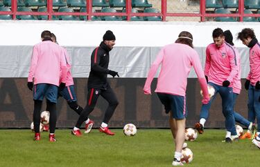 Entrenamiento del Atl¨¦tico de Madrid en el estadio del Lokomotiv de Mosc¨².