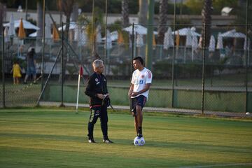 A lo largo del fin de semana, Gustavo Cuellar, Víctor Cantillo y Miguel Ángel Borja se sumaron a James y Vargas en la concentración.