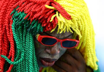 Los aficionados de la selección africana están siendo unos de los más animados y coloridos de todo en el Mundial en la grada. Hoy han llenado de color el Al Janoub Stadium en el duelo frente a Serbia.