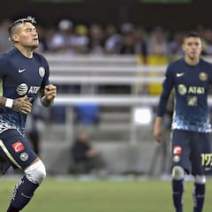 Nico Castillo está en México para resolver su futuro con América