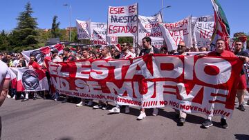 La cabecera de la manifestación en Vallecas.