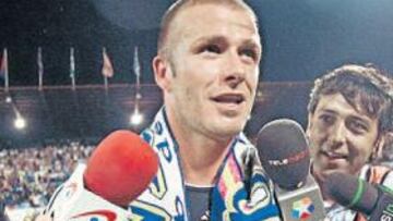 <b>EUFÓRICO. </b>Beckham fue el jugador más requerido por los medios tras el empate en La Romareda.