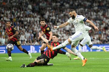Ocasi¨®n de Benzema.