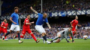 Sandro in action for Everton