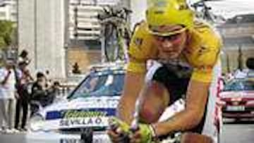 LA EXPERIENCIA DE LA VUELTA. El Ayuntamiento de Madrid quiere trasladar la experiencia de los finales de la Vuelta a España para el Mundial 2005 y está dispuesto a cerrar el tráfico en el centro.