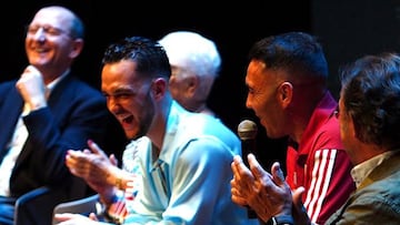 C. Tangana y Iago Aspas, durante el preestreno del himno del Centenario del Celta.