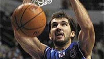 <b>ESTRELLA EN EEUU.</B> Stojakovic, con la camiseta de su selección.