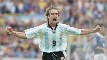 Batistuta es otro histórico en la Albiceleste. Es el delantero que más goles ha marcado para Argentina en la historia de los Mundiales con 12 tantos, pero además fue por mucho tiempo el líder goleador de la albiceleste, antes de ser superado por Messi.