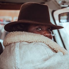 ¿Por qué vestir con una chamarra gruesa es peligroso al manejar o viajar en un automóvil?