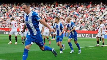Kike García celebrando su gol.