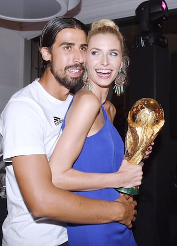 La expareja de Sami Khedira, el que fuera futbolista en las filas del Real Madrid, nació el 29 de febrero de 1988. En el caso de la modelo alemana, y también presentadora de televisión, suele optar por celebrar su aniversario el 1 de marzo y no el 28 del mes anterior, así lo confirma en sus redes sociales. 
