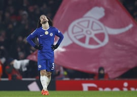 Cucurella también cae