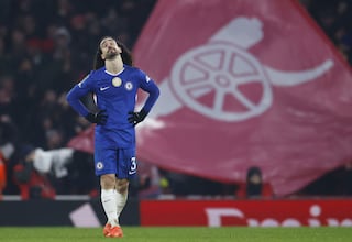 Cucurella, también lesionado