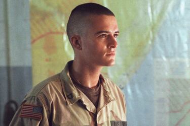 Otra aparición sorprendente en esta película es la Orlando Bloom, mundialmente conocido por ser Légolas en El Señor de los Anillos, pero entonces un actor bastante desconocido.  