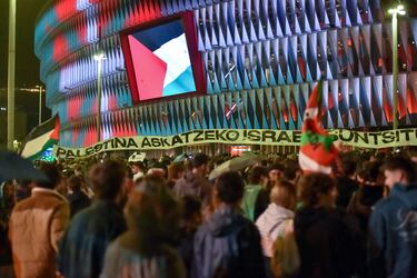 San Mamés se llenó y lució impecable con un gran ambiente en este partido homenaje a Palestina.