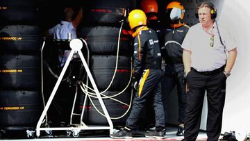 LE CASTELLET, FRANCE - JUNE 24: McLaren Executive Director Zak Brown looks on in the Pitlane during the Formula One Grand Prix of France at Circuit Paul Ricard on June 24, 2018 in Le Castellet, France.  (Photo by Mark Thompson/Getty Images)