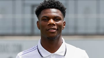 14/06/22 REAL MADRID PRESENTACION DE AURELIEN TCHOUAMENI COMO NUEVO JUGADOR
VESTIDO DE JUGADOR